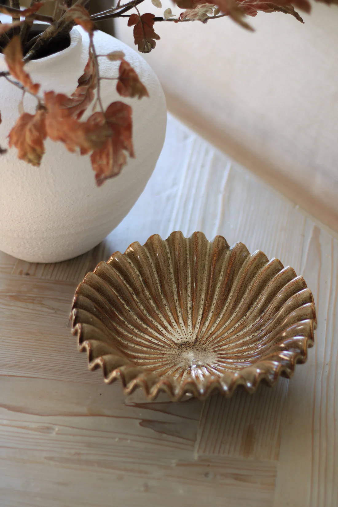 home decoration -home decoration Beige Stoneware Ruffled Bowl 005